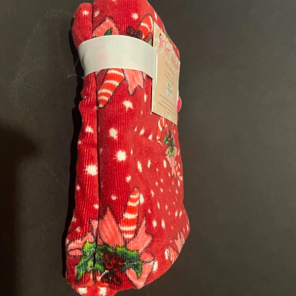 Betsey Johnson Christmas hand towels, NWT